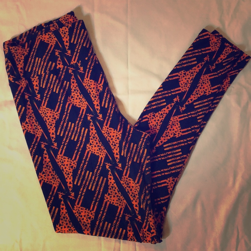 Lularoe navy and orange giraffe leggings